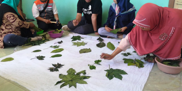 Batik ecoprint buatan warga Karangkajen, Brontokusuman, Mergangsan, Yogyakarta. Foto: atx.