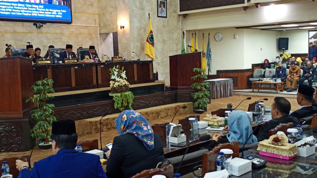 Rapat paripurna di DPRD Kalsel pada Kamis (12/9/2019). Foto: Zahidi/banjarhits.id