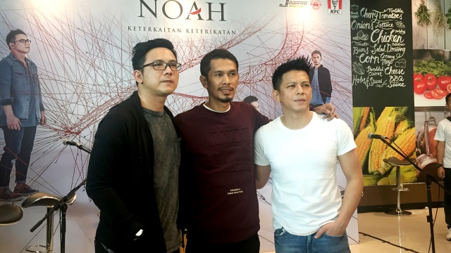 NOAH berfoto usai konferensi pers peluncuran album fisik ‘Keterkaitan Keterikatan’ di Jakarta, Kamis (12/9/2019). Foto: Sarah Yulianti Purnama/kumparan