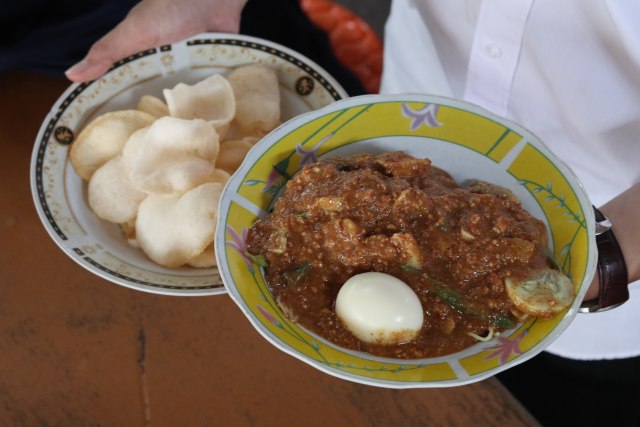 Warung Bu Sumiati, Tempat Makan Gado-Gado Andalan Warga Pontianak ...