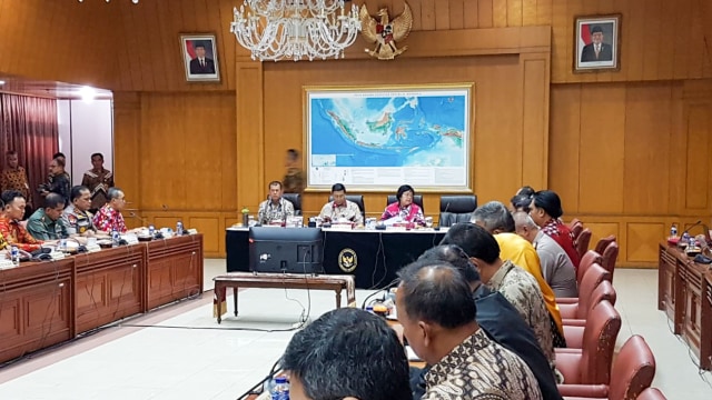 Menko Polhukam Wiranto gelar rapat koordinasi bahas karhutla di Sumatera dan Kalimantan. Foto: Efira Tamara Thenu/kumparan
