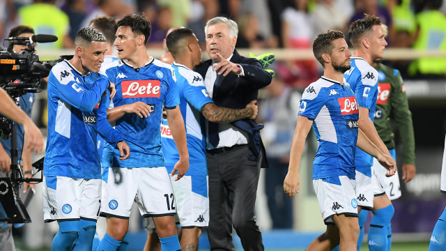 Skuat Napoli di laga melawan Fiorentina. Foto: REUTERS/Daniele Mascolo