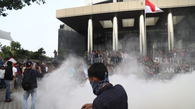 Kerusuhan di luar Gedung KPK, Kuningan Jakarta Selatan, Jum'at (13/9/2019). Foto: Nugroho Sejati/kumparan