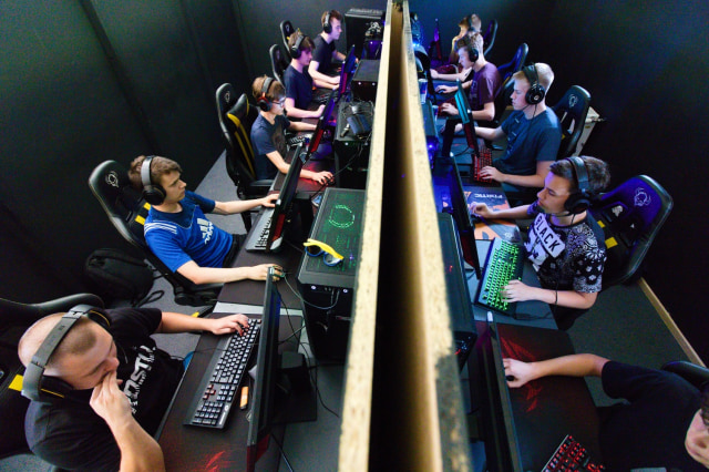Putaran Uang di Industri eSports (37496)