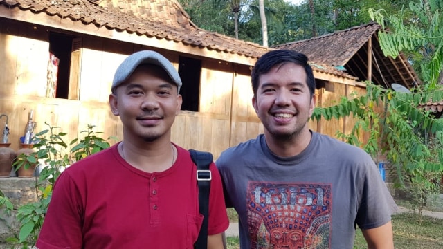 Personel Payung Teduh, Comi dan Cito ditemui di Balkondes Ngaran, Magelang