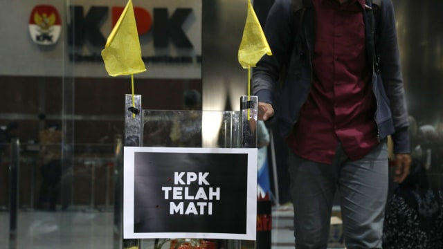 Foto: Keranda Mayat Tanda Kematian KPK (499351)