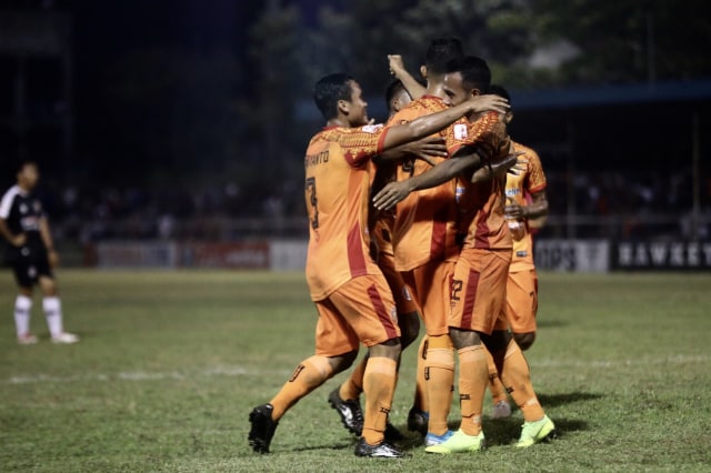Pemain Persiraja merayakan gol yang diciptakan Andri Abubakar ke gawang PSGC Ciamis. Foto: Suparta/acehkini