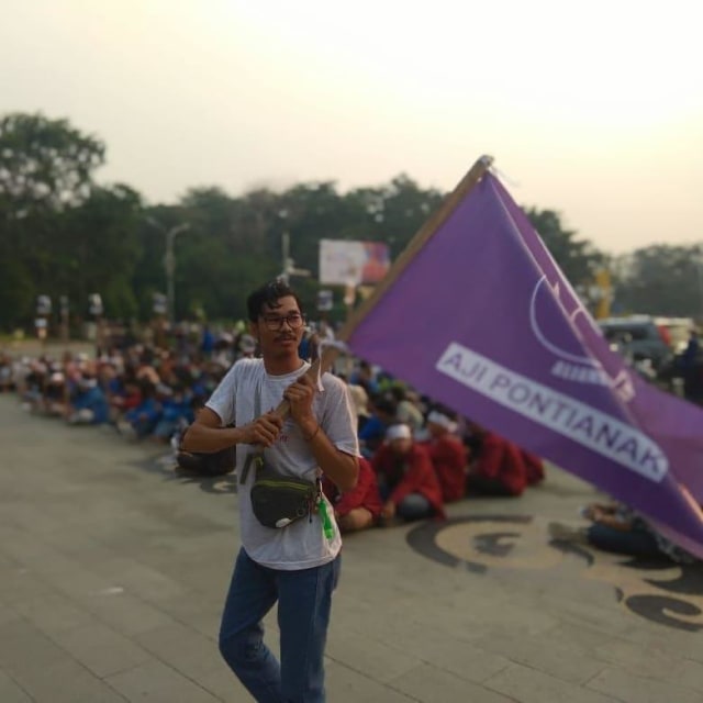 AJI Pontianak bersama sejumlah elemen masyarakat di Kalbar memberikan dukungan kepada KPK. Foto Dok AJI Pontianak