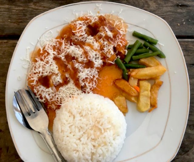 Chicken Cordon Bleu kebanggaan Mas Wano, lengkap dan mengenyangkan.