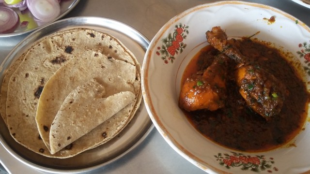 Roti dan ayam kurma_rumah makan cambay.jpeg