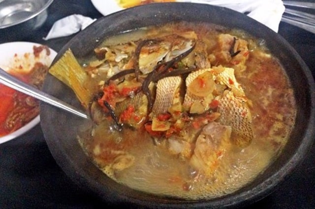 Bau Peapi, ikan masak khas Mandar, Sulawesi Barat.