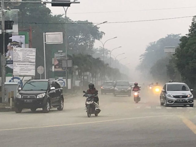 Saat ini kaulitas udara di Kota Pontianak, Kalbar mausk kategori tidak sehat karena kabut asap yang masih menyelimuti. Foto: Teri/Hi!Pontianak