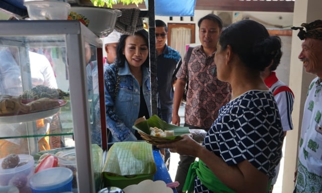 Penderita Skizofrenia di Denpasar Rayakan Ultah ke-3 'Rumah Berdaya' (41037)