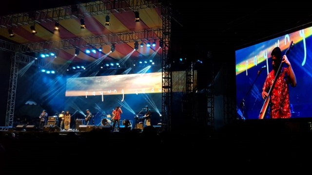 Malam Syahdu Bersama Payung Teduh di 'Balkonjazz Festival 2019' (291205)