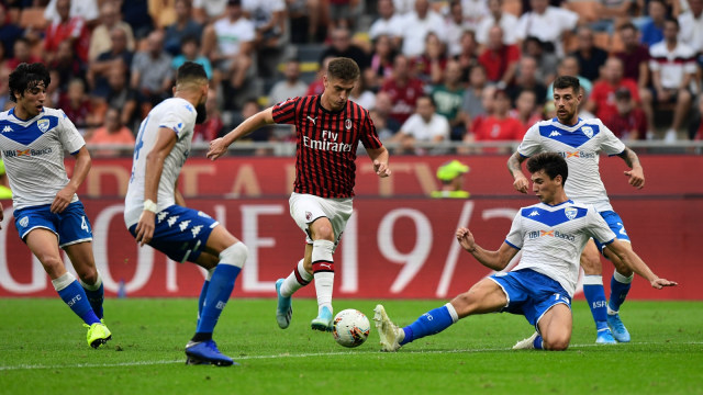 Krzysztof Piatek dalam pertandingan melawan Brescia. Foto: AFP/Miguel Medina