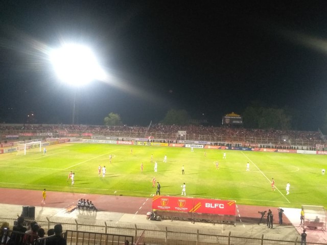 Pertandingan BLFC vs PSM Makassar, Minggu (15/9) Stadion Sumpah Pemuda PKOR Way Halim | Foto : Rafika Restiningtias/Lampung Geh