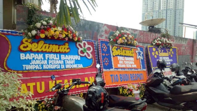 KPK Dipenuhi Karangan Bunga untuk Firli Bahuri, Ada dari Budi Gunawan (123930)