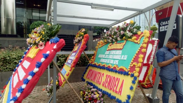 KPK Dipenuhi Karangan Bunga untuk Firli Bahuri, Ada dari Budi Gunawan (123928)