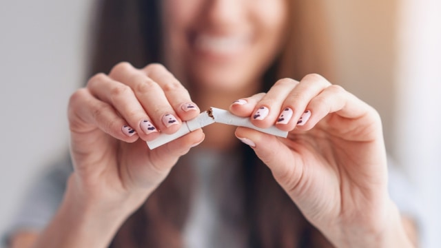 Benarkah Ibu Merokok Tidak Boleh Menyusui? Foto: Shutterstock