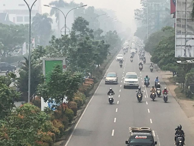 Kabut asap masih menyelimuti Kota Pontianak, Kalbar, Senin (16/9). Foto: Teri/Hi!Pontianak