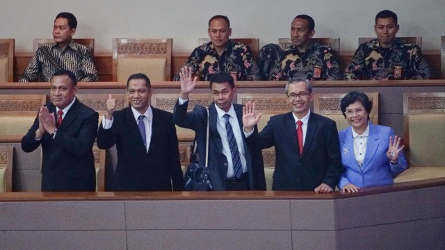 Kelima pimpinan KPK terpilih periode 2019-2023 menghadiri Rapat Paripurna DPR RI di Kompleks Parlemen, Senayan, Jakarta, Senin (16/9/2019). Foto: Irfan Adi Saputra/kumparan 