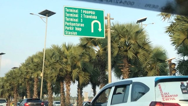 Suasana dan Rambu-rambu di Bandara Soekarno-Hatta