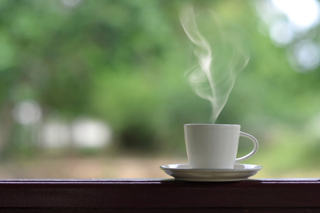 Ilustrasi minum kopi di pagi hari Foto: Shutter Stock/