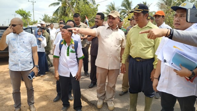 Gubernur Babel, Erzaldi Rosman saat berkunjung ke Desa Rias, Kabupaten Bangka Selatan. (MD4/Babelhits)