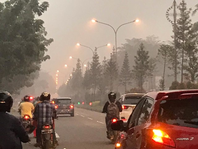 Kualitas udara di Kota Pontianak, Kalbar masuk kategori berbahaya akibat kabut asap, Senin sore (16/9). Foto: Teri/Hi!Pontianak
