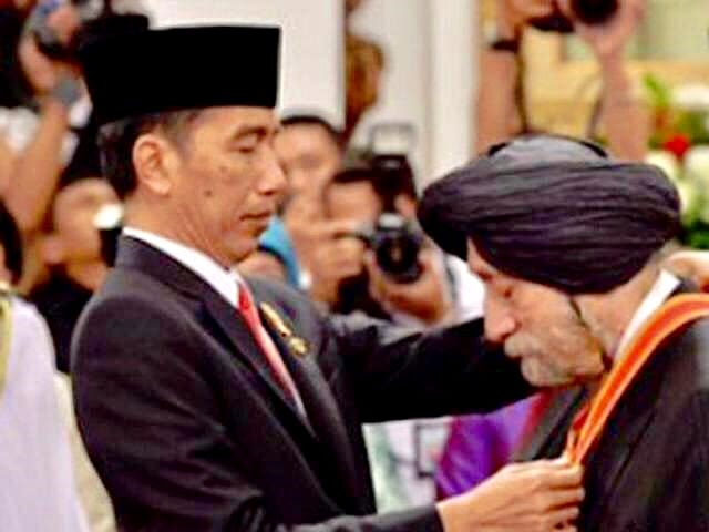 HS Dillon menerima penghargaan Bintang Mahaputra Utama (NOTCOV)