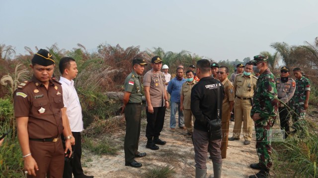 Polisi Segel Lahan PT GMU di Sintang, Kalbar (154842)