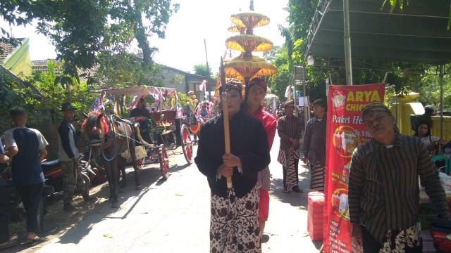 Kirab Pusaka Ki Andong Sari, di Kelurahan Ledok Kulon Kecamatan Bojonegoro Kota, Senin (16/09/2019) 