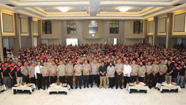 Kumpul bareng Kapolda Jawa Timur, Irjen Pol Drs Luki Hermawan MSi, bersama warganet se Jawa Timur, Senin (16/9/2019).