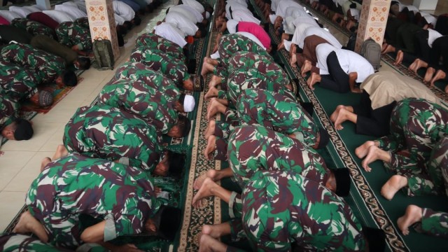 Foto: Jokowi Tinjau Pemadaman Karhutla di Riau (211074)