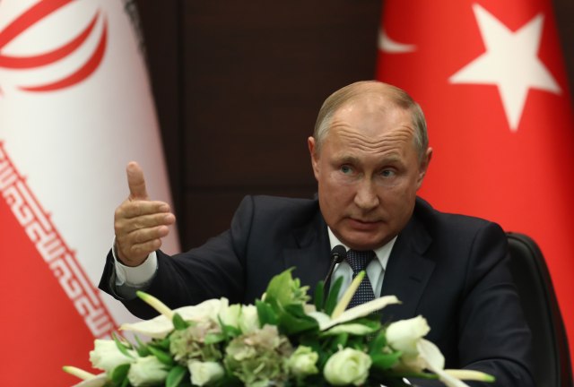 Presiden Rusia, Vladimir Putin saat memberikan keterangan pers di Ankara, Turki,  Senin (16/9/2019). Foto: AFP/Pavel Golovkin