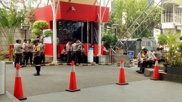 Kondisi pengamanan gedung KPK oleh pihak kepolisian. Foto: Aprilandika Pratama/kumparan