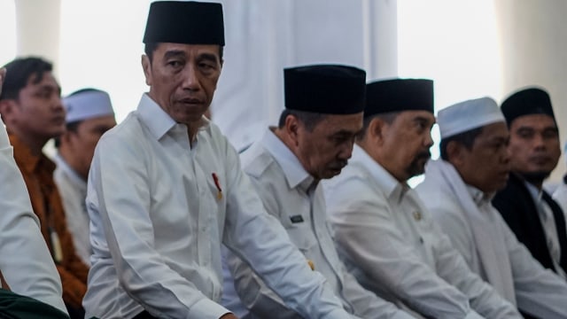 Foto: Jokowi Tinjau Pemadaman Karhutla di Riau (211078)