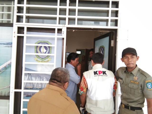 KPK Geledah Kantor Dinas PUPRP Provinsi Kepulauan Riau (494880)