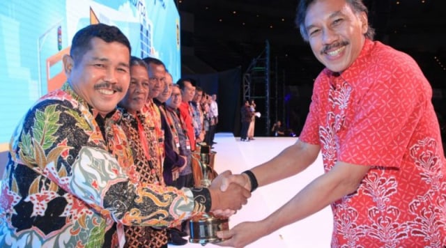 Pemkab Probolinggo Raih Piala Wahana Tata Nugraha 2019