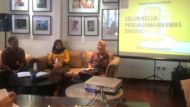 Kepala Bappebti Tjahya Widayanti (kiri) dalam diskusi media Seluk Beluk Perdagangan Emas Digital di Jakarta, Selasa (17/9). Foto: Nurul Azizah/kumparan