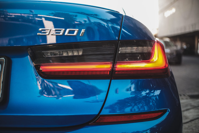 Desain dan lampu LED belakang BMW 330i M Sport. Foto: Bangkit Jaya Putra/kumparan