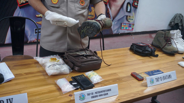 Foto: Wajah 8 Pengedar Sabu Jaringan Malaysia-Batam-Jakarta (60702)