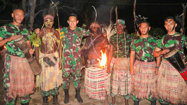 Suku Kanum rayakan Pesta Syukuran atas dilantiknya 3 putra Asli mereka jadi prajurit TNI AD. Foto: Dok. Dispenad
