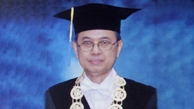 Eks Rektor Universitas Airlangga, Fasichul Lisan. Foto: Dok. Universitas Airlangga