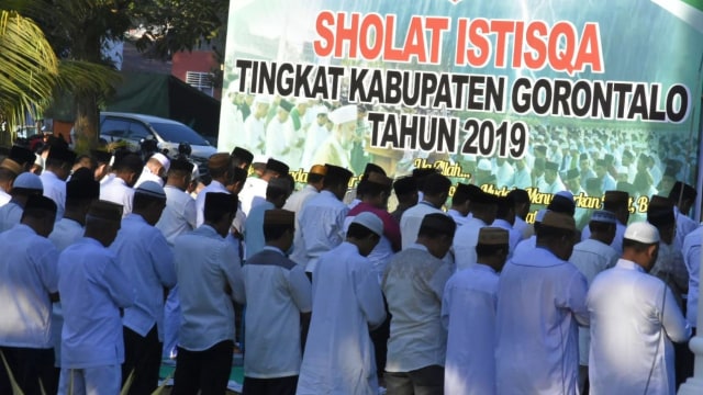 Kemarau Panjang, Ratusan Warga di Gorontalo Gelar Salat Istisqa (473479)