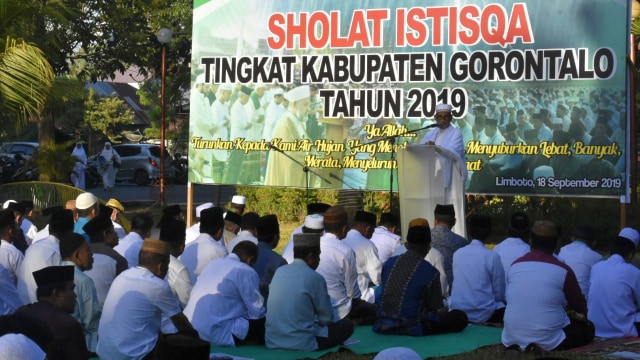 Kemarau Panjang, Ratusan Warga di Gorontalo Gelar Salat Istisqa (473481)