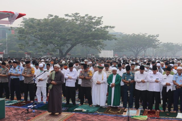 Gubernur Kalbar: Semua Upaya Sudah Dilakukan, Semoga Turun Hujan (23498)