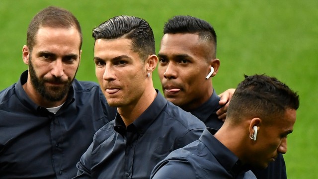 Pemain-pemain Juventus, Gonzalo Higuain, Cristiano Ronaldo, Alex Sandro, dan Danilo Luiz, jelang laga vs Atletico Madrid. Foto: AFP/Oscar Del Pozo