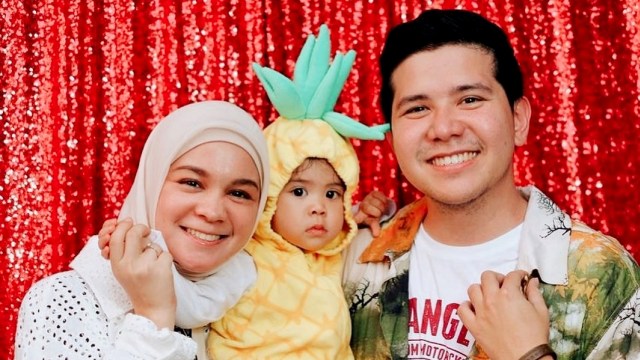 Haykal Kamil dan keluarga. Foto: Instagram/@tantrinamirah