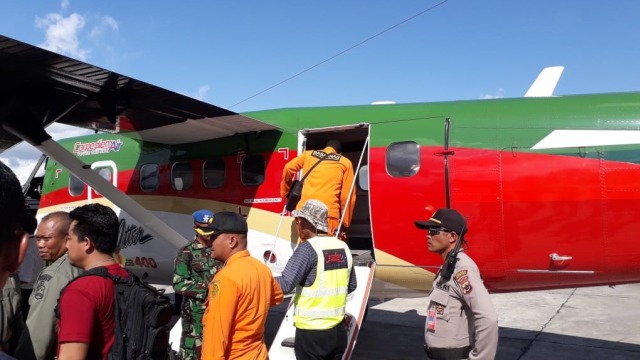 Tim SAR gabungan bertolak dari Bandara Mozes Kilangin Timika mencari pesawat Twin Otter yang hilang. Foto: Dok. Istimewa